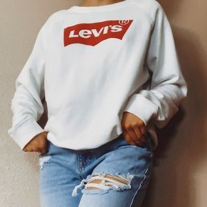 COPY - Levi’s Crewneck ✨
